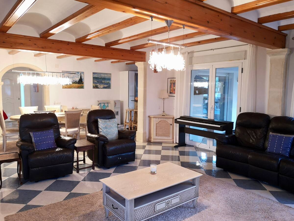 5ab79741-50c8-4434-ba5b-c4664657759a